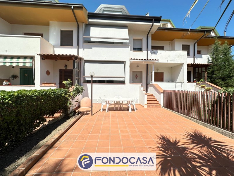 Villetta a schiera in Vendita a Folignano, 225'000€, 265 m²