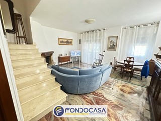 Villetta a schiera in Vendita a Folignano, 225'000€, 265 m²