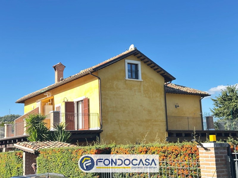 Casa Semi Indipendente in Vendita a Ascoli Piceno, 410'000€, 337 m²