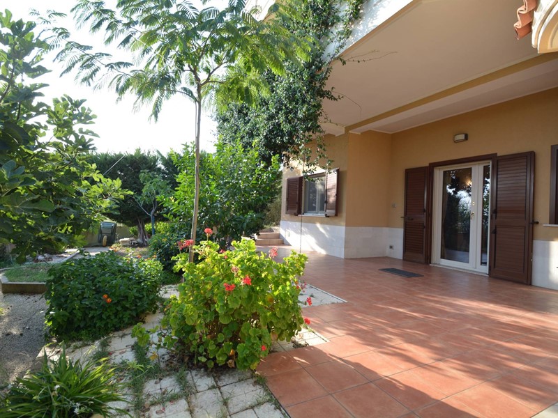Casa Semi Indipendente in Vendita a Montescaglioso, 570'000€, 360 m²