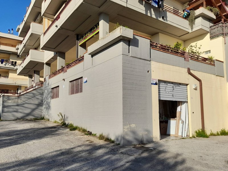 Box in Vendita a Matera, 330'000€, 313 m²