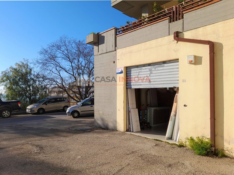 Box in Affitto a Matera, 1'000€, 330 m²