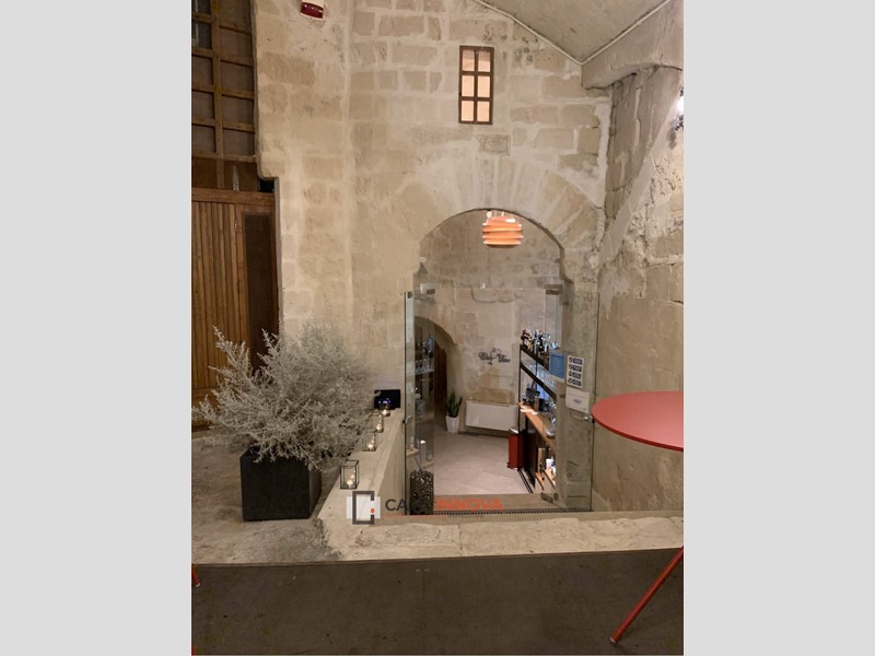 Immobile commerciale in Affitto a Matera, 2'200€, 340 m²