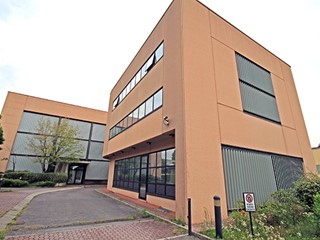 Ufficio in Vendita a Treviolo, 2700 m²