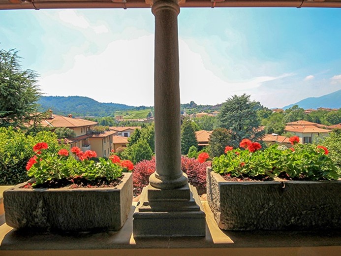 Villa in Vendita a Ponteranica, 590 m²