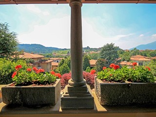 Villa in Vendita a Ponteranica, 590 m²