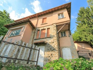 Villa in Vendita a Bergamo, 1'100'000€, 400 m²