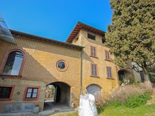 Casa Indipendente in Vendita a Trescore Balneario, 870 m²