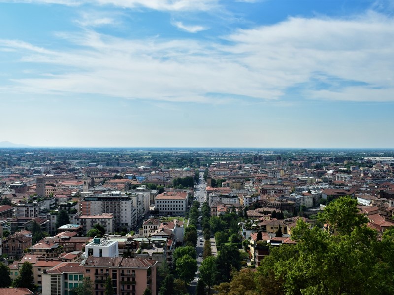 Attività commerciale in Vendita a Bergamo, 140 m²