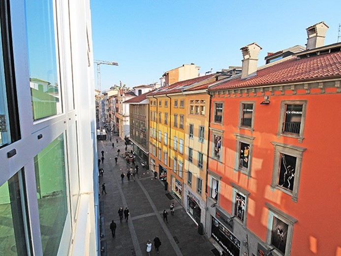 Negozio in Vendita a Bergamo, 185 m²