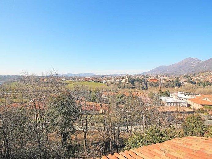 Terreno edificabile in Vendita a Villa d'Almè, 2000 m²