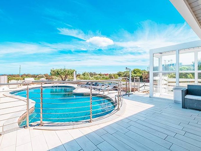 Villa in Affitto a Pula, 5'000€, 250 m²