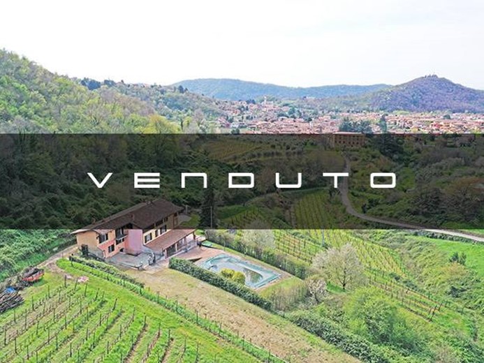 Rustico in Vendita a Monticelli Brusati, 700'000€, 460 m²
