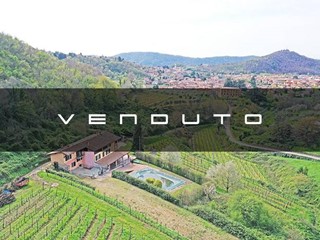 Rustico in Vendita a Monticelli Brusati, 700'000€, 460 m²