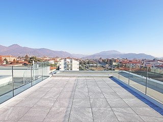 Attico in Vendita a Torre Boldone, 490'000€, 140 m²