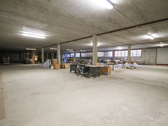 Magazzino in Vendita a Osio Sopra, 525'000€, 1370 m²