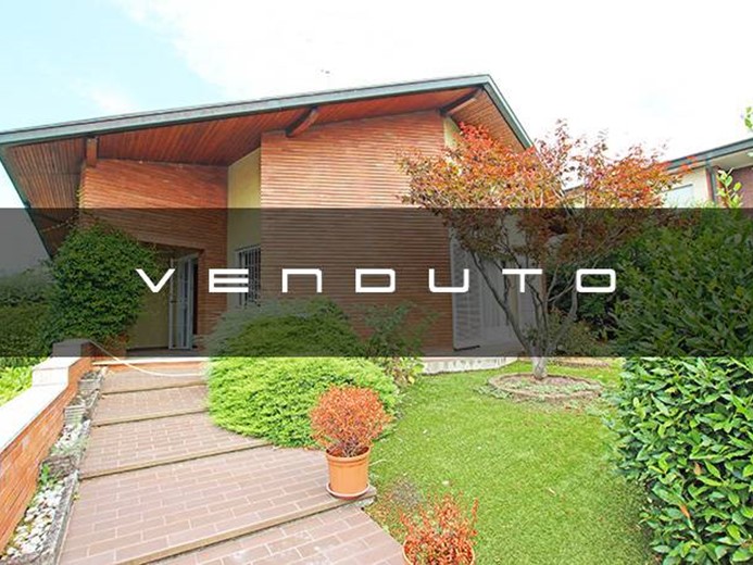Villa in Vendita a Seriate, 279'000€, 215 m²
