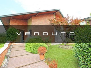 Villa in Vendita a Seriate, 279'000€, 215 m²