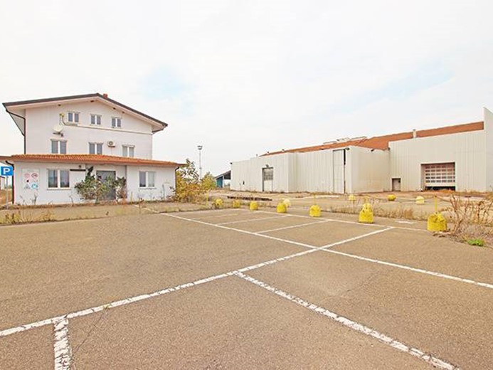 Capannone in Vendita a Castelnovetto, 800'000€, 5500 m²