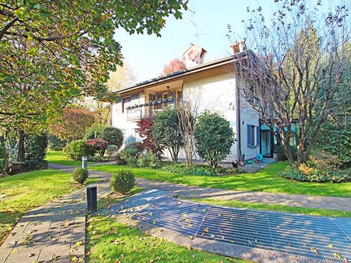 Villa in Vendita a Brembate di Sopra, 980'000€, 440 m²