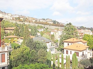 Appartamento in Affitto a Bergamo, 450 m²