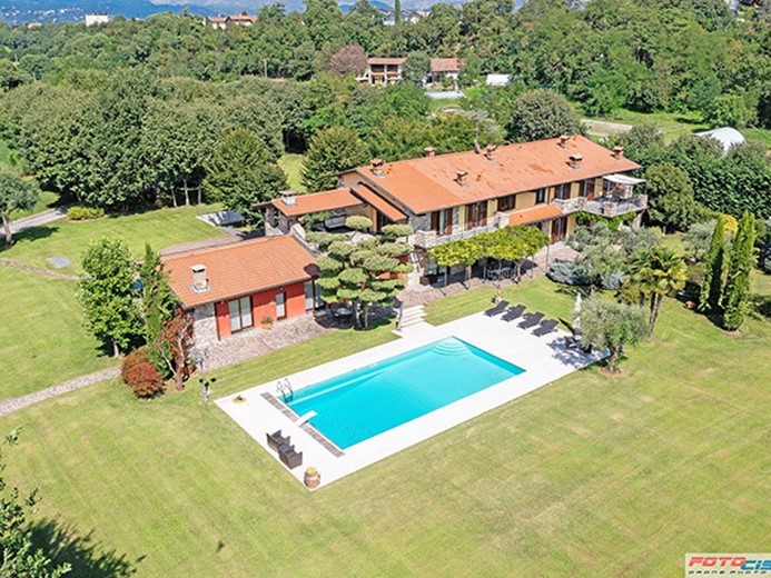 Villa in Vendita a Dalmine, 1260 m²