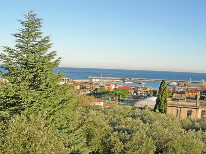 Terreno edificabile in Vendita a Loano, 11000 m²