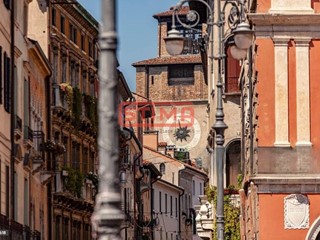 Appartamento in Vendita a Treviso, 1200 m²