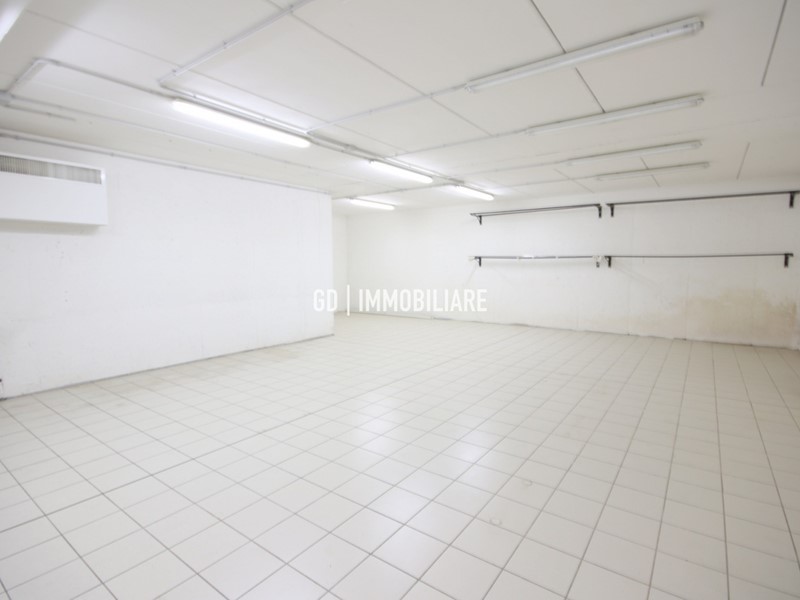 Attività commerciale in Vendita a Castelfranco Veneto, 350'000€, 300 m²