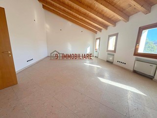 Attività commerciale in Affitto a Montebelluna, 800€, 70 m²