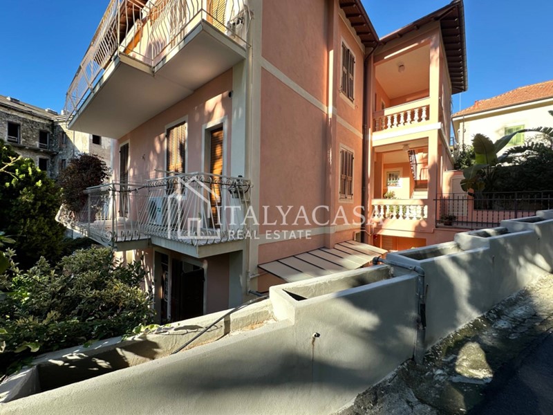 Trilocale in Vendita a Sanremo, 400'000€, 75 m²