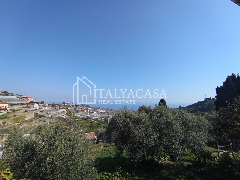 Villa in Vendita a Sanremo, 400'000€, 167 m²