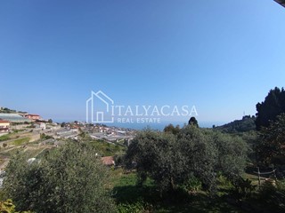 Villa in Vendita a Sanremo, 400'000€, 167 m²