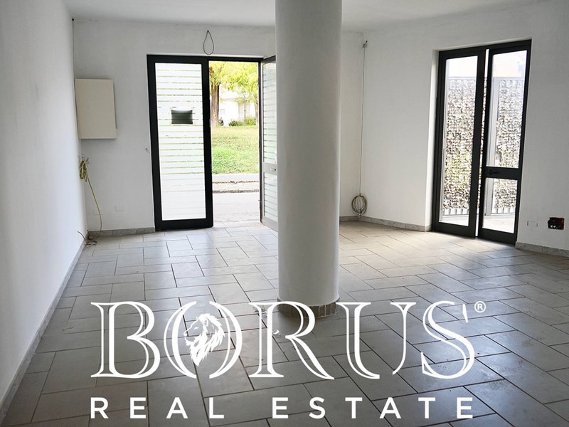 Immobile commerciale in Affitto a Lusciano, 500€, 50 m²