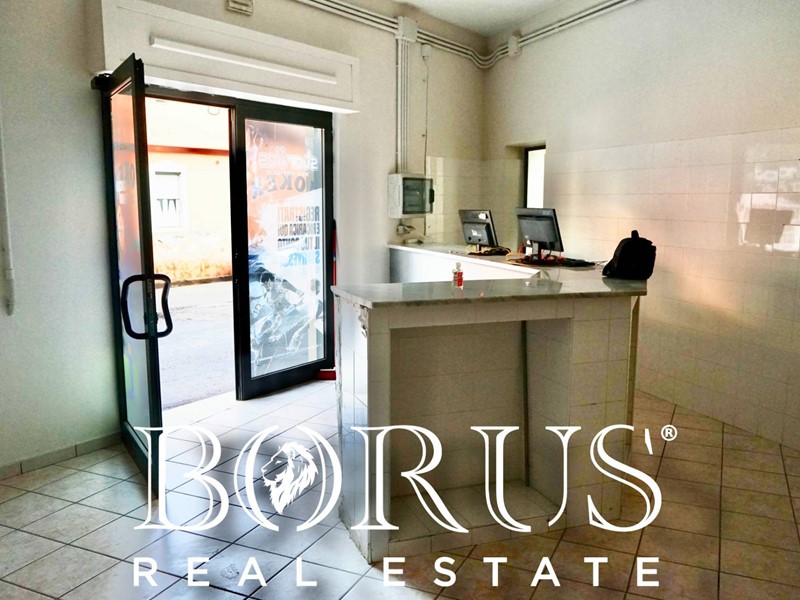 Immobile commerciale in Affitto a Trentola Ducenta, 450€, 100 m²