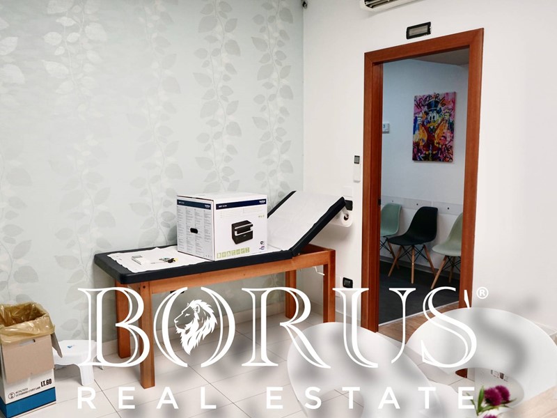 Ufficio in Affitto a Trentola Ducenta, 300€, 15 m²