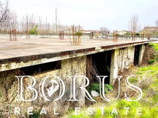 Magazzino in Vendita a San Marcellino, 158'000€, 1600 m²