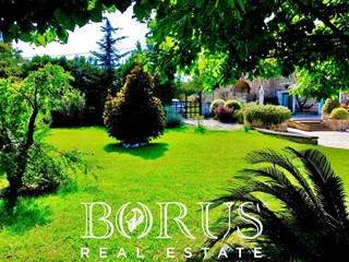 Attività commerciale in Vendita a Conca della Campania, 1'100'000€, 30000 m²