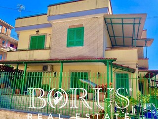 Appartamento in Vendita a Castel Volturno, 180'000€, 140 m²