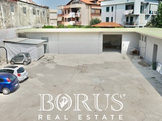 Magazzino in Affitto a Sant'Antimo, 1'300€, 185 m²