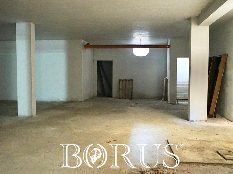 Magazzino in Affitto a Teverola, 500€, 350 m²