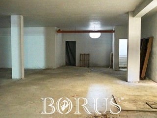 Magazzino in Affitto a Teverola, 500€, 350 m²