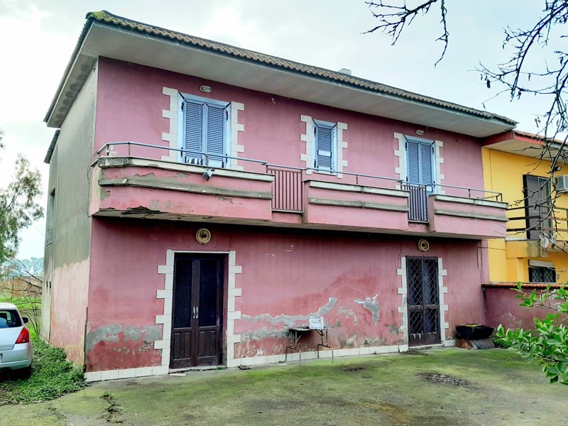 Casa Indipendente in Vendita a Castel Volturno, 80'000€, 20000 m²