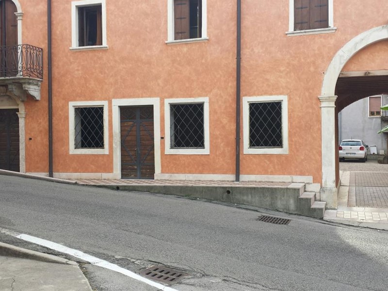 Ufficio in Vendita a San Giovanni Ilarione, 82'000€, 100 m²