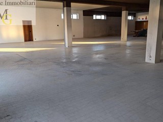 Immobile commerciale in Vendita a Monteforte d'Alpone, 230'000€, 600 m²