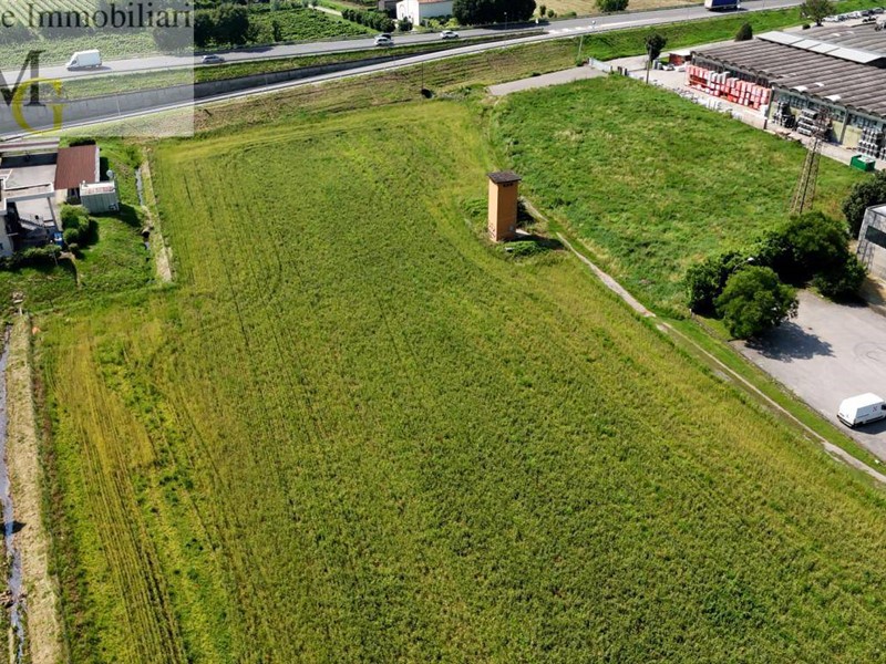 Terreno edificabile in Vendita a Gambellara, 14000 m²