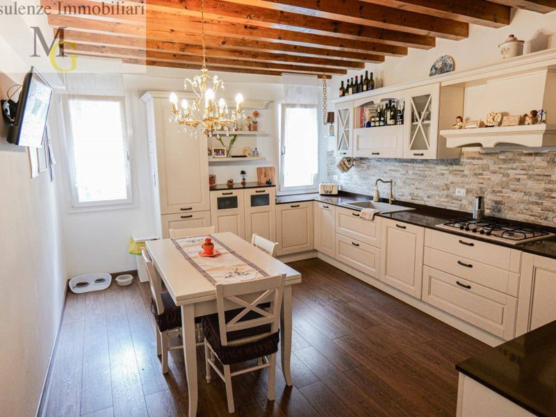 Casa Semi Indipendente in Vendita a Cologna Veneta, 330'000€, 181 m²