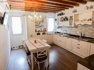 Casa Semi Indipendente in Vendita a Cologna Veneta, 330'000€, 181 m²