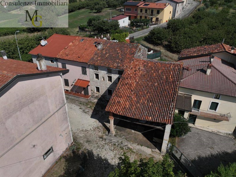 Rustico in Vendita a Vestenanova, 25'000€, 137 m²