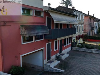 Casa Indipendente in Vendita a Monteforte d'Alpone, 305'000€, 287 m²